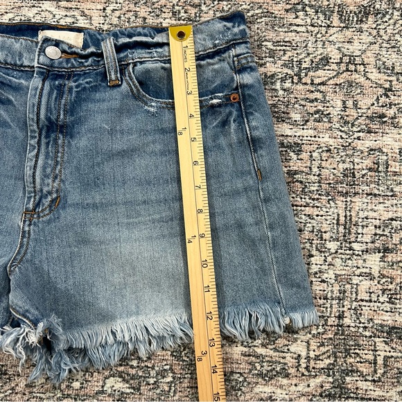Altar'd State Jean Shorts Women’s Size Large Light Wash Frayed Raw Hem - Picture 4 of 11